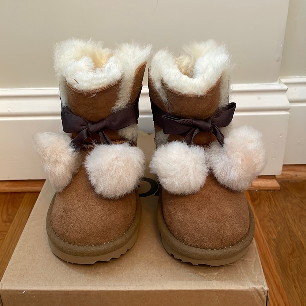 BRAND NEW/NEVER WORN:Toddler 7 UGG T Gita Boots